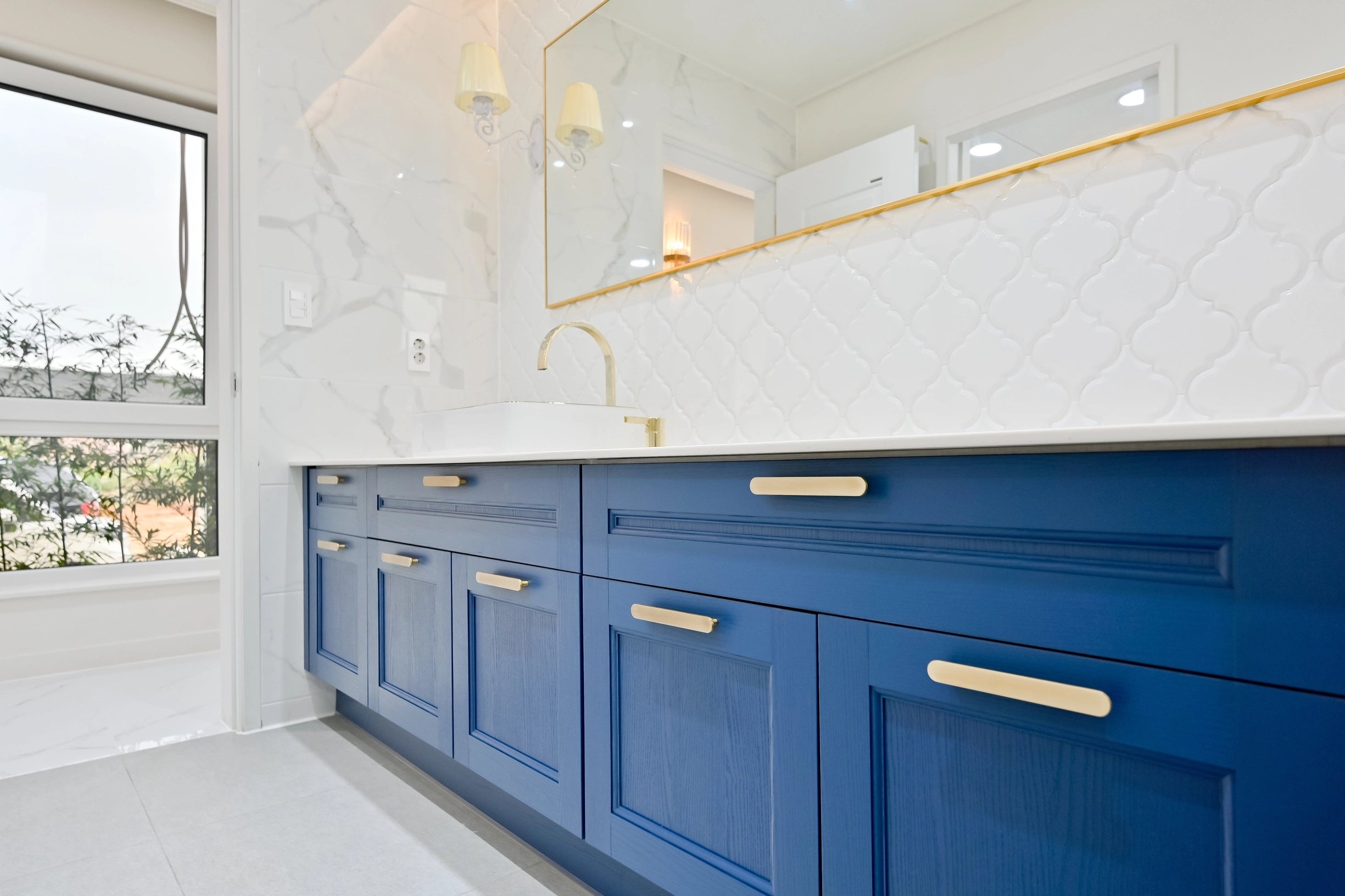 Bathroom cabinet solution with premium surfaces