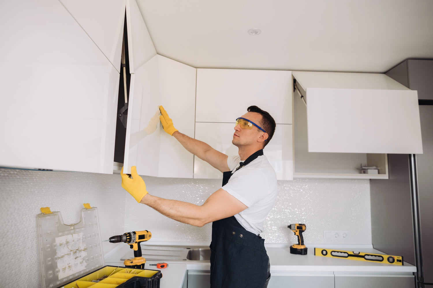 Professional cabinet installation service