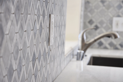 Ceramic tile backsplash in a kitchen